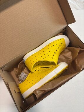 Native Jefferson Kid’s Slip-On Water Shoes Sneakers Size 1 little kid Yellow NEW